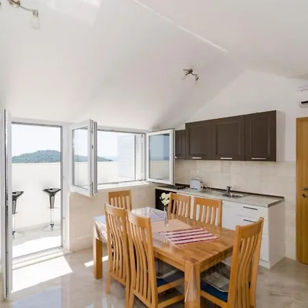 Ari- Three Bedroom With Balcony And Sea View - Attic Apartamento *