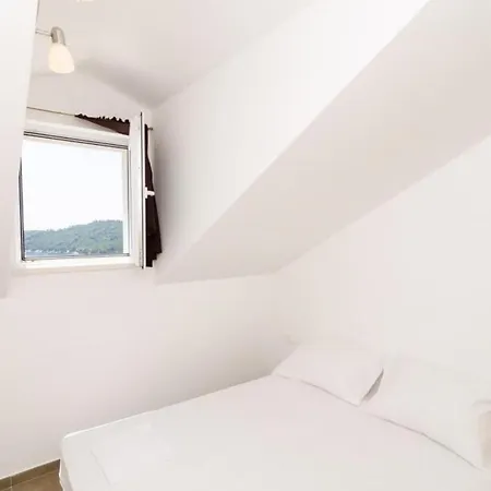 Ari- Three Bedroom With Balcony And Sea View - Attic Apartment Dubrovnik
