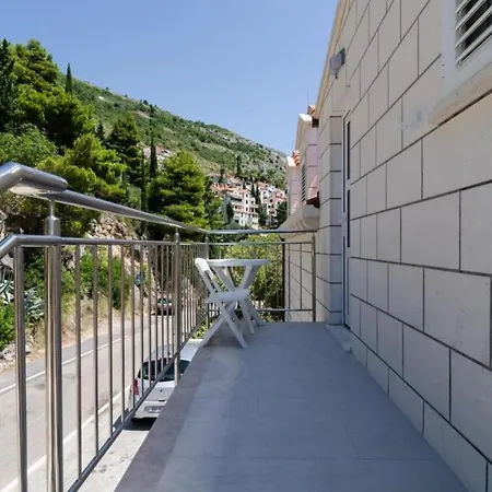 Apartamento Ari- Three Bedroom With Balcony And Sea View - Attic