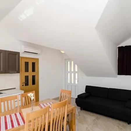 Ari- Three Bedroom With Balcony And Sea View - Attic * Дубровник